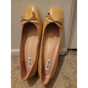Anthropologie BIBI LOU Heel Ballet Bow Pump Camel Patent leather size 40 (9.5)